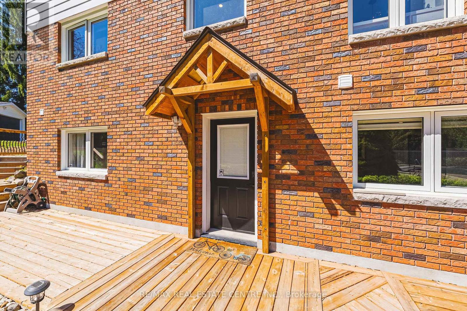 6 IRIS COURT - 7