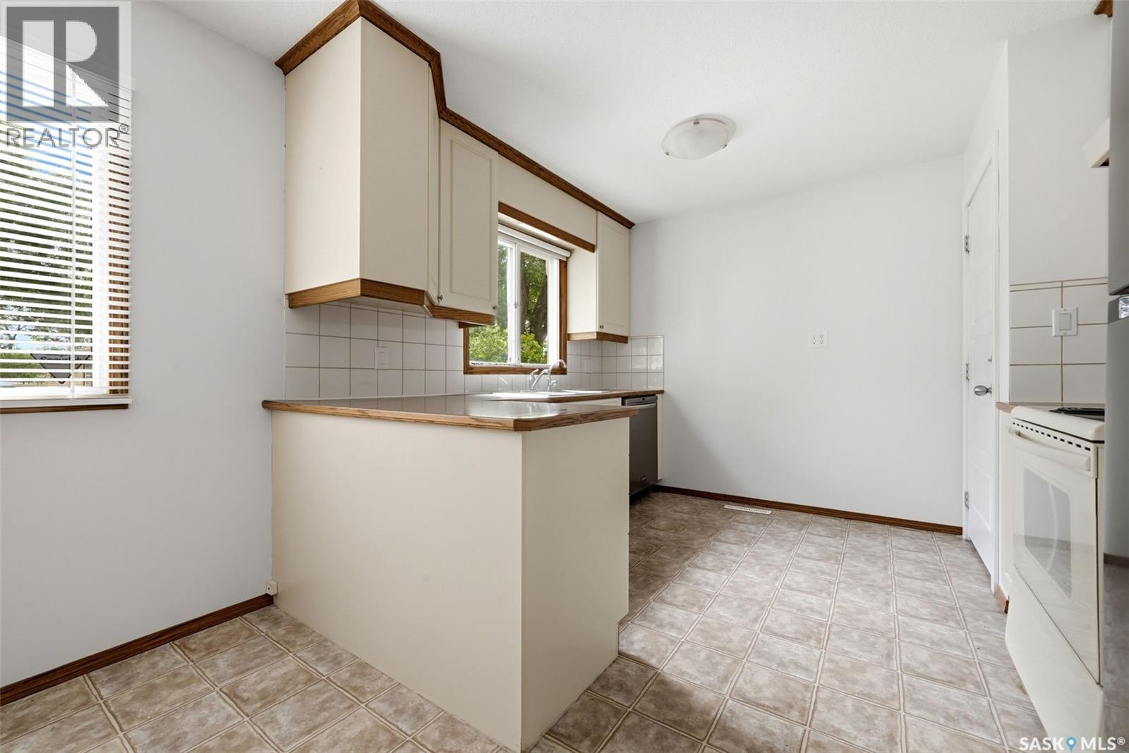 134 Ellison CRESCENT — photo 8