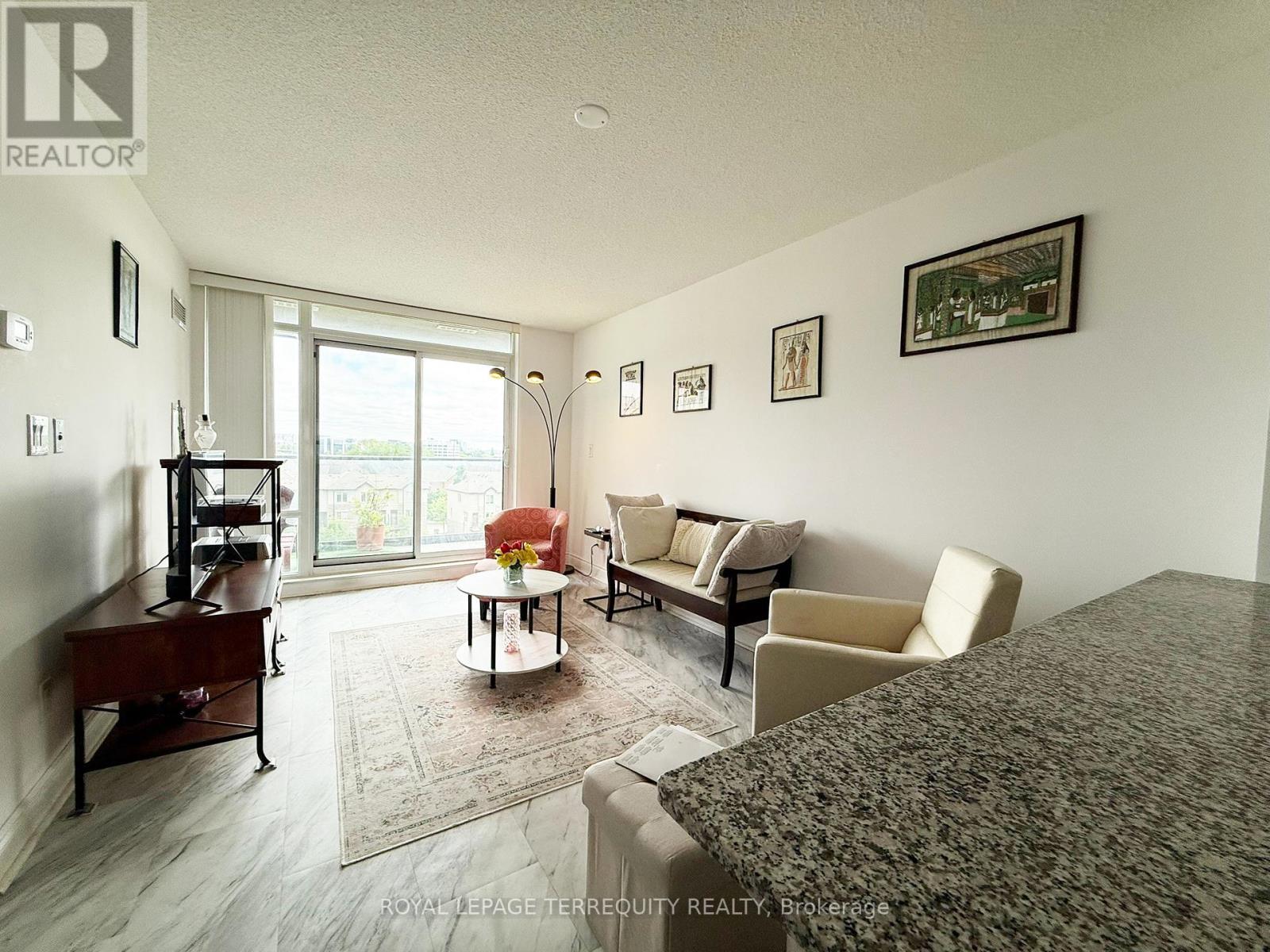 #709 253 SOUTH PARK ROAD - Image 2