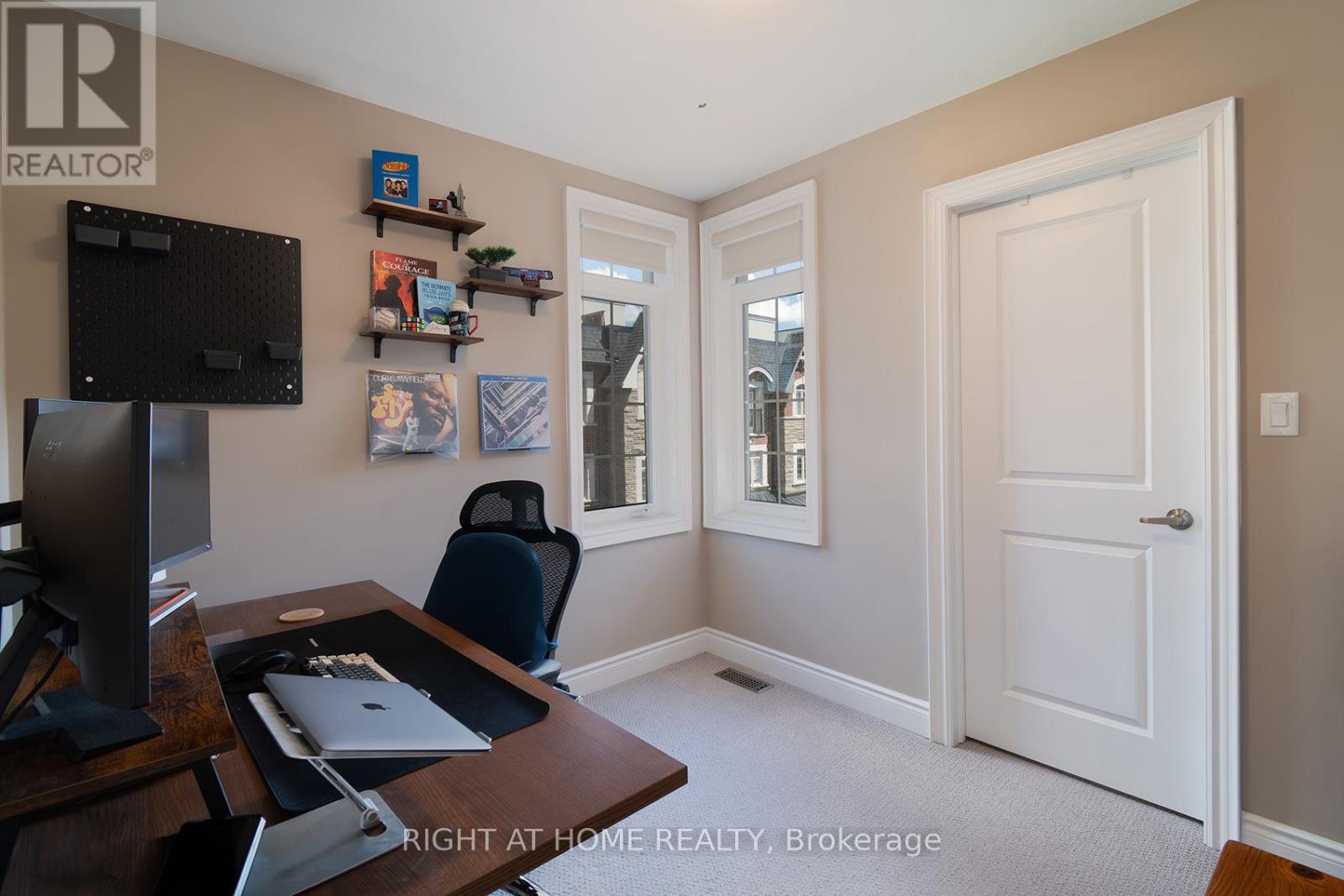 2 QUEEN MARY COURT - 23