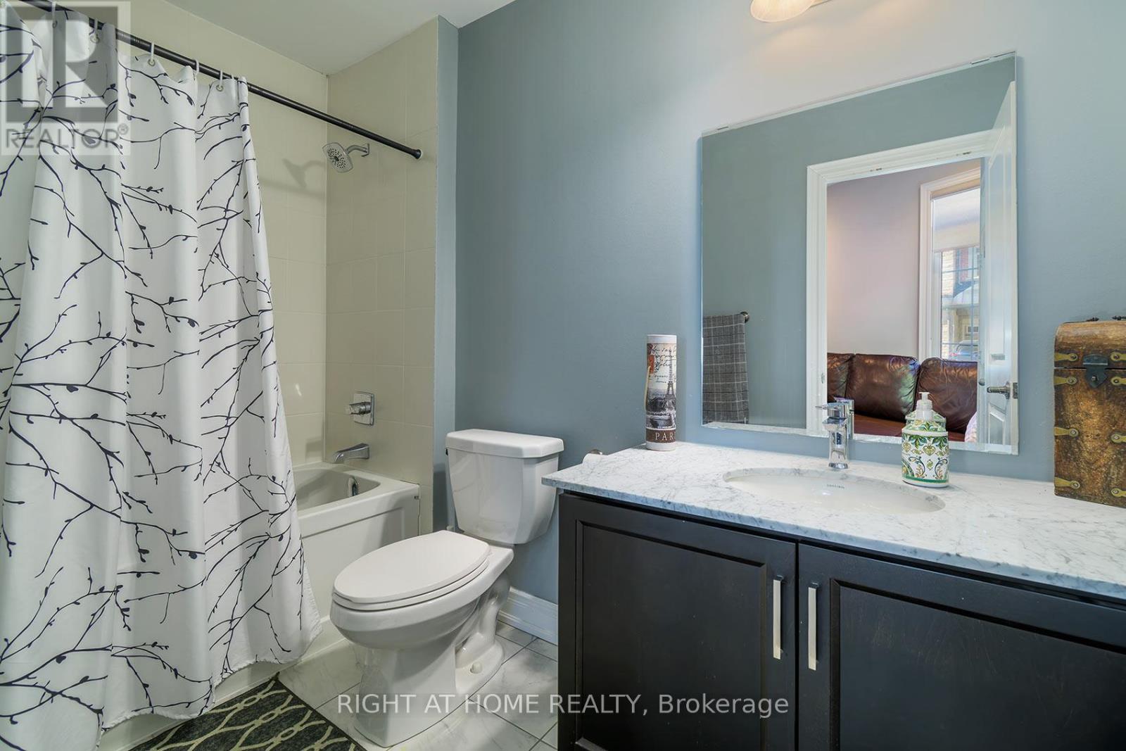 2 QUEEN MARY COURT - 34