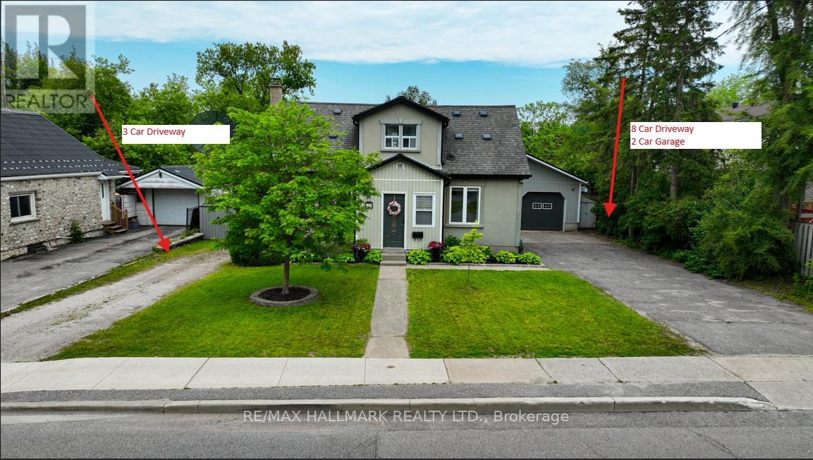 2 Driveways -parking for 11 cars+ 2 in Garage
