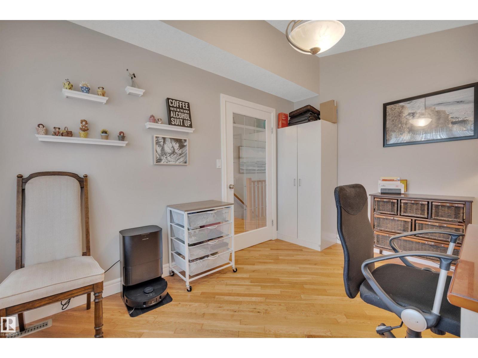 5334 42 ST — photo 30