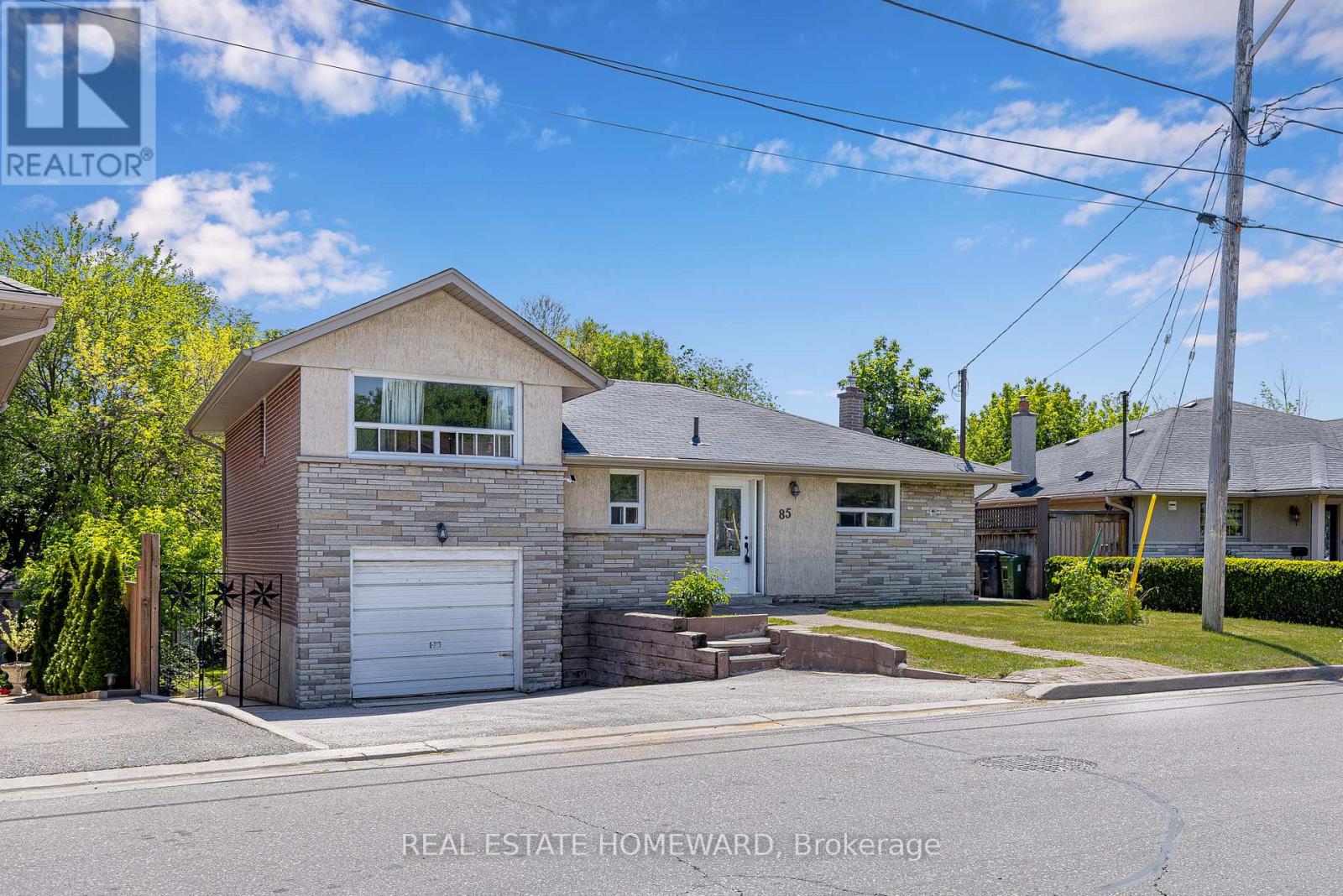 85 LETCHWORTH CRESCENT - 1