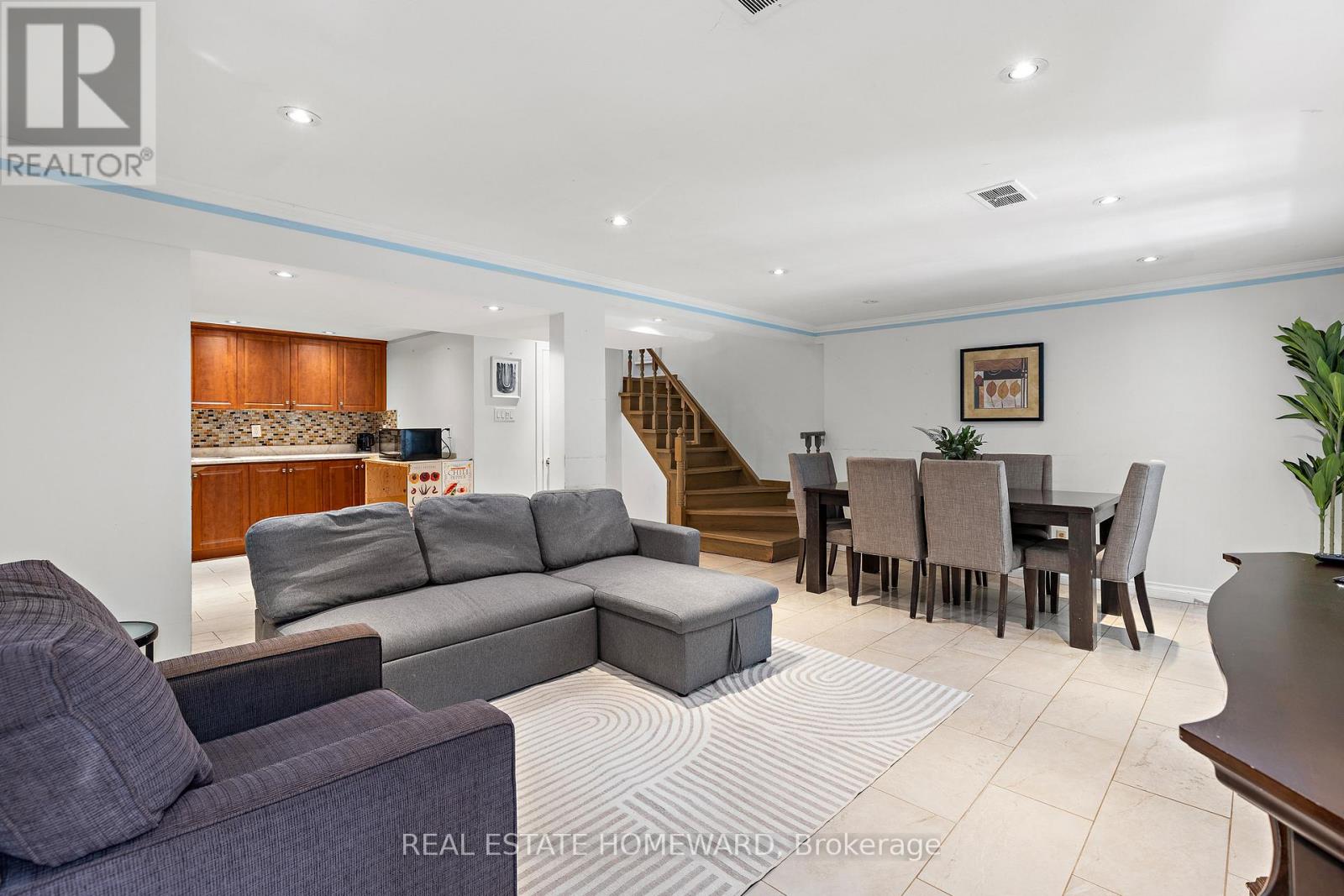 85 LETCHWORTH CRESCENT - 21