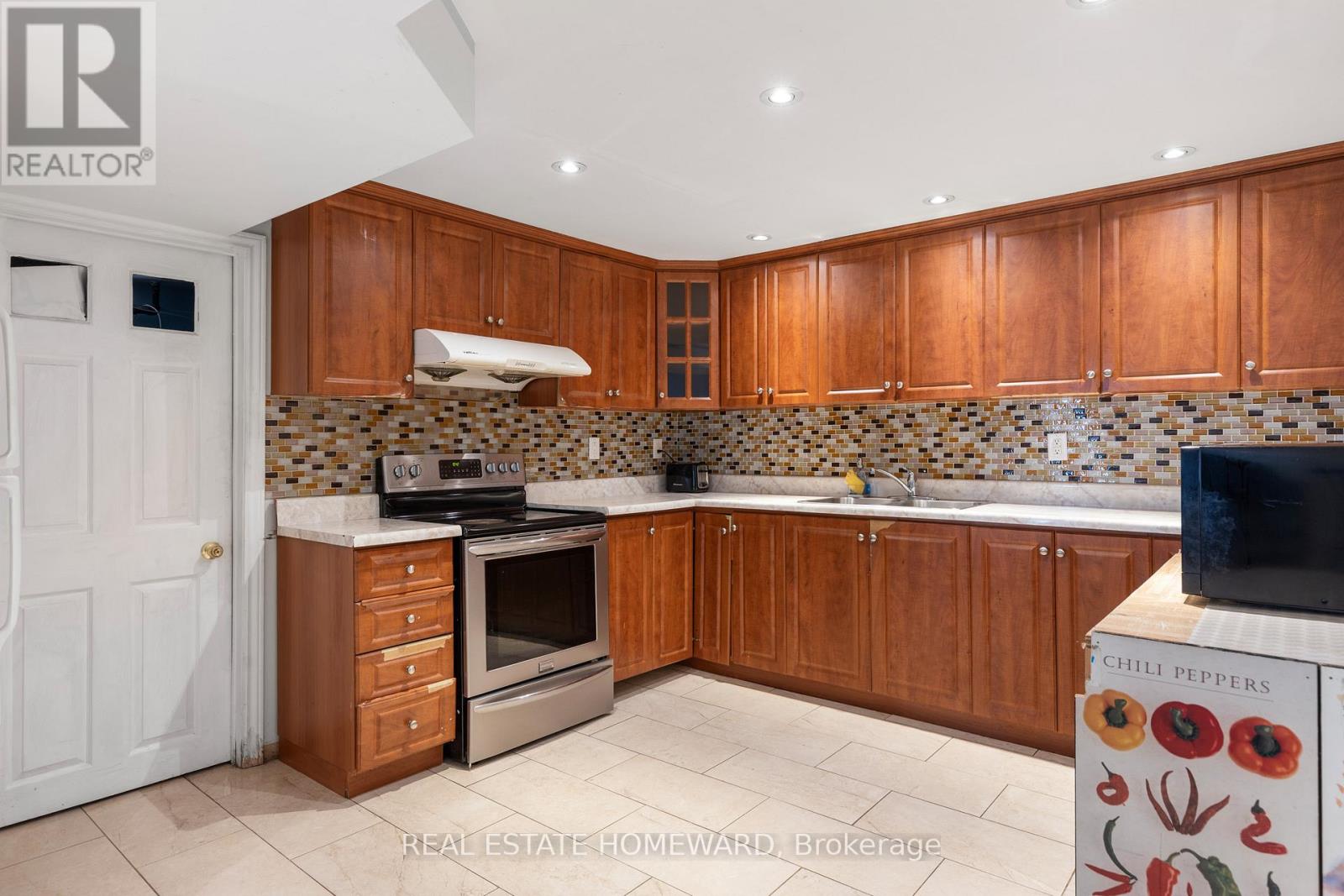 85 LETCHWORTH CRESCENT - 22