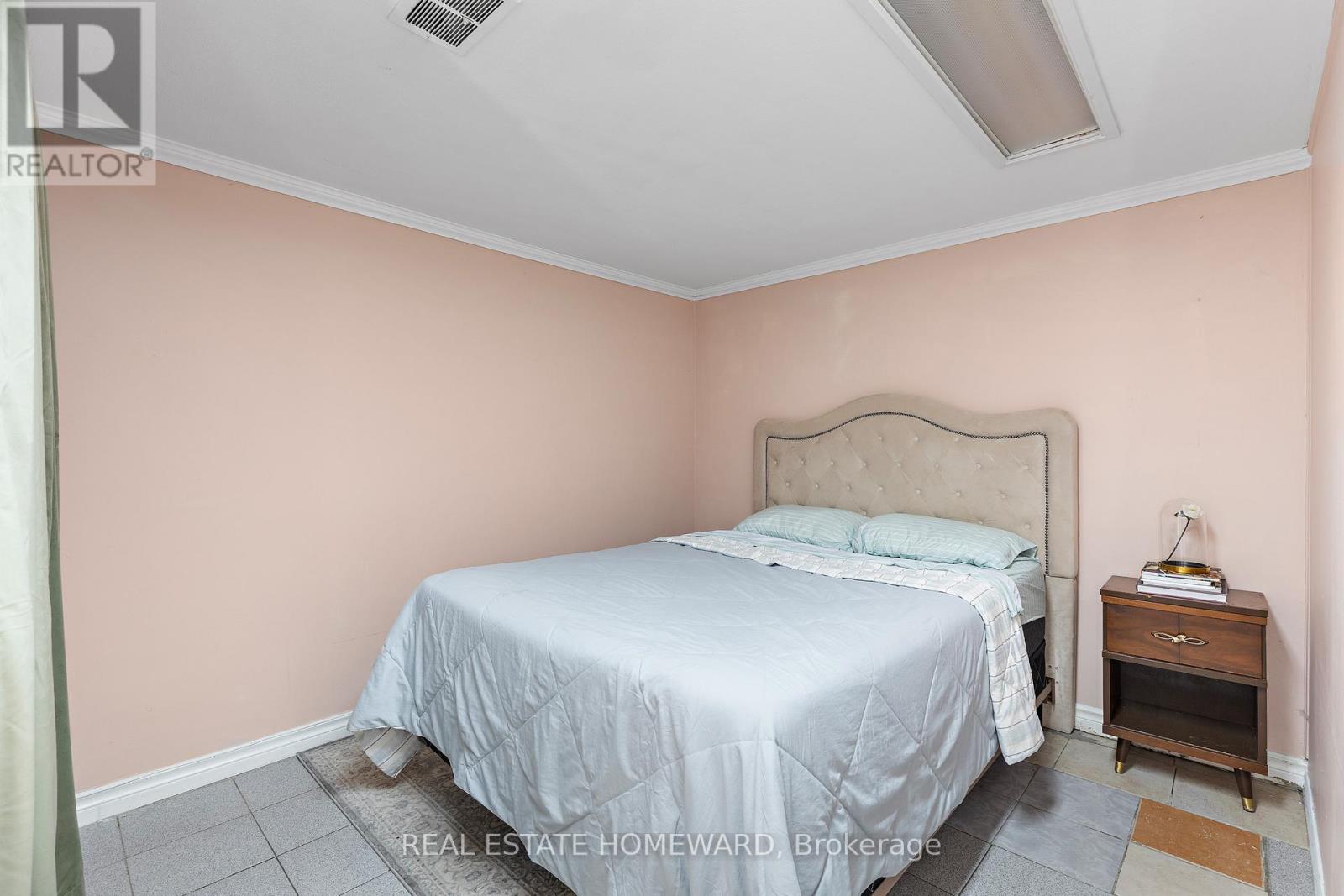 85 LETCHWORTH CRESCENT - 23