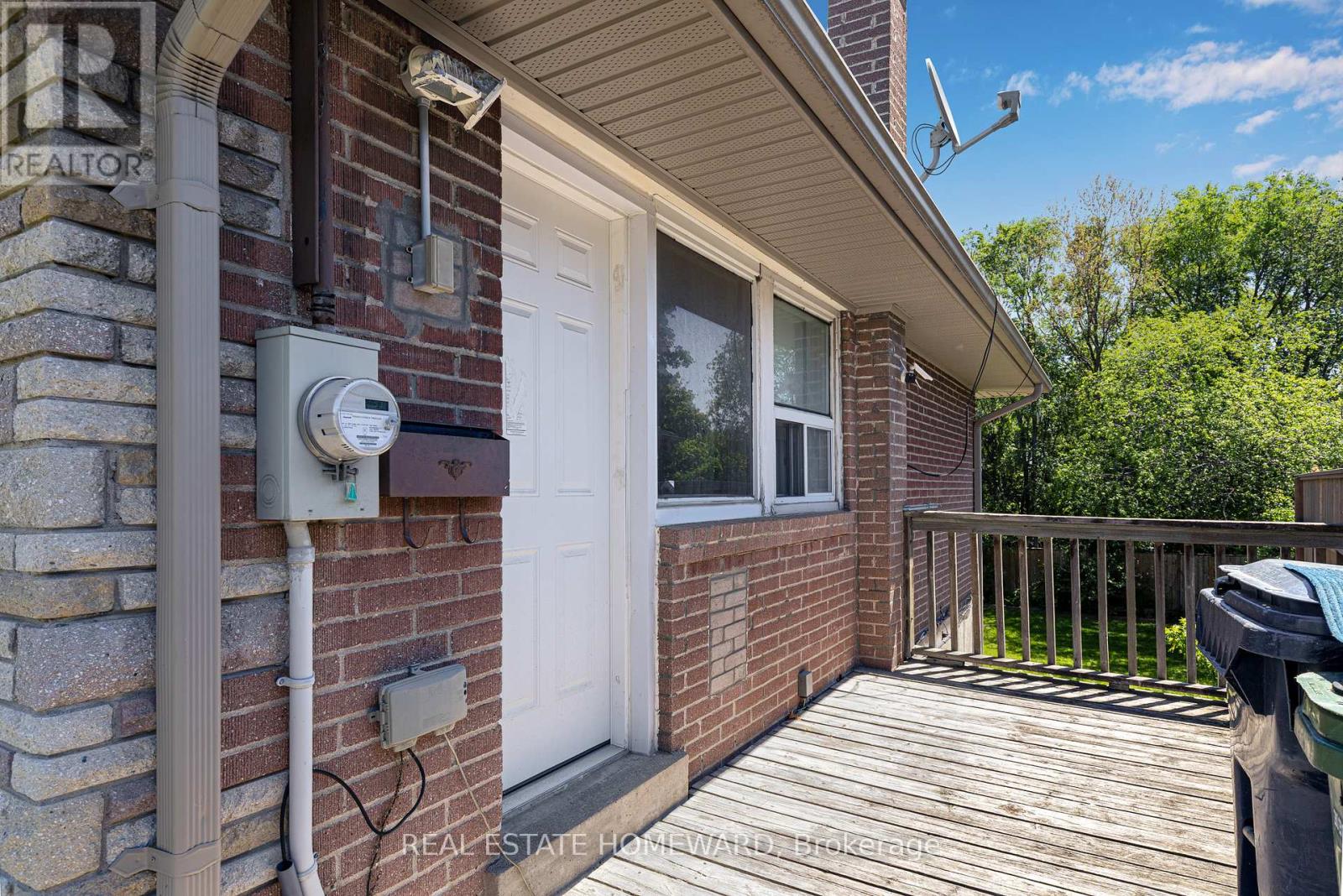 85 LETCHWORTH CRESCENT - 26