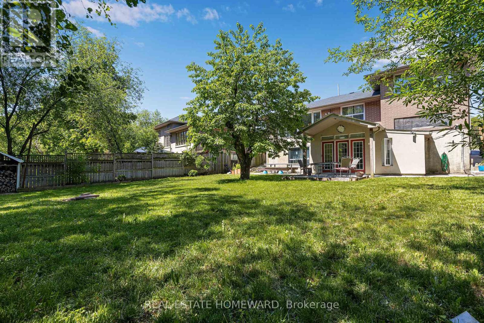 85 LETCHWORTH CRESCENT - 27