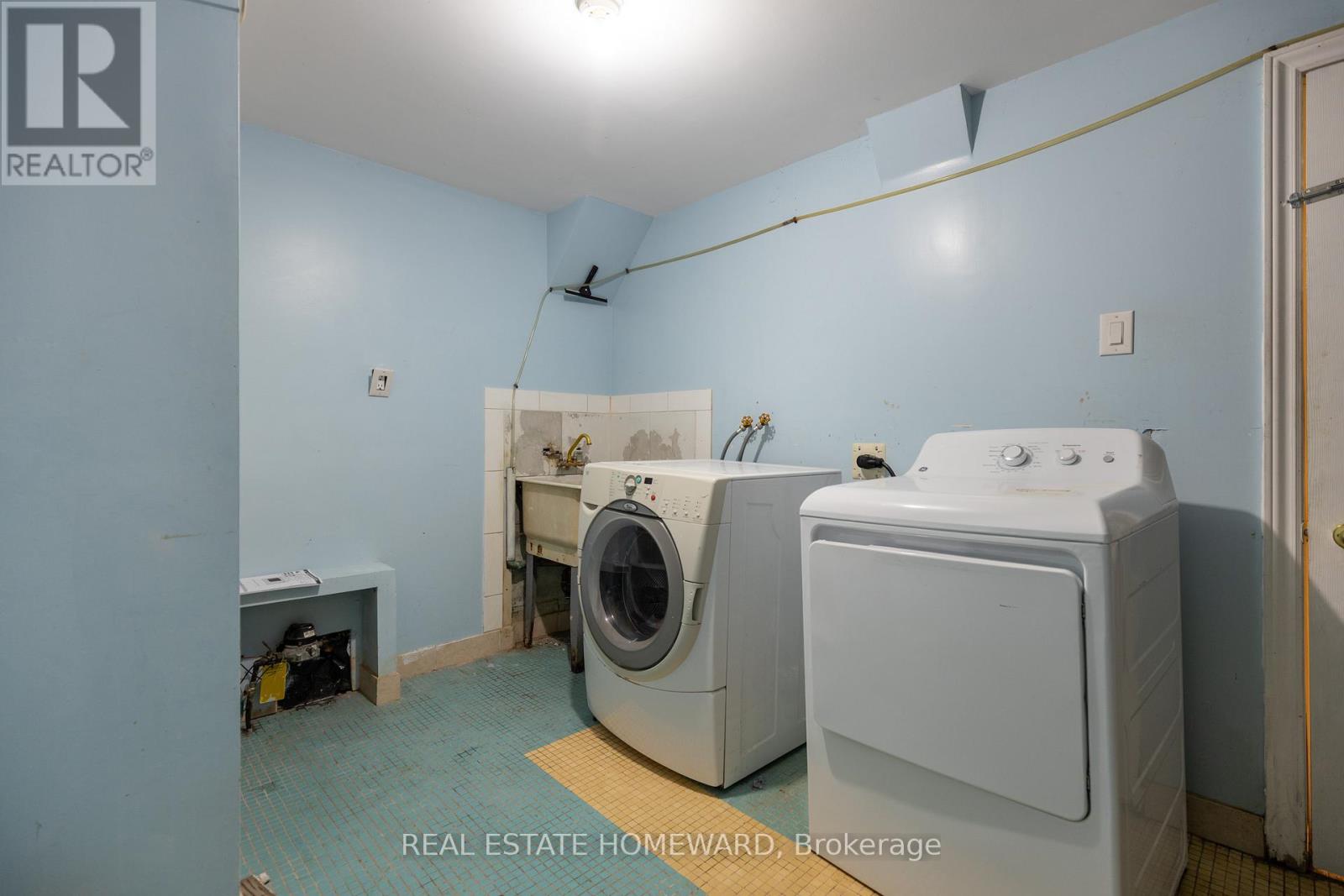 85 LETCHWORTH CRESCENT - 30