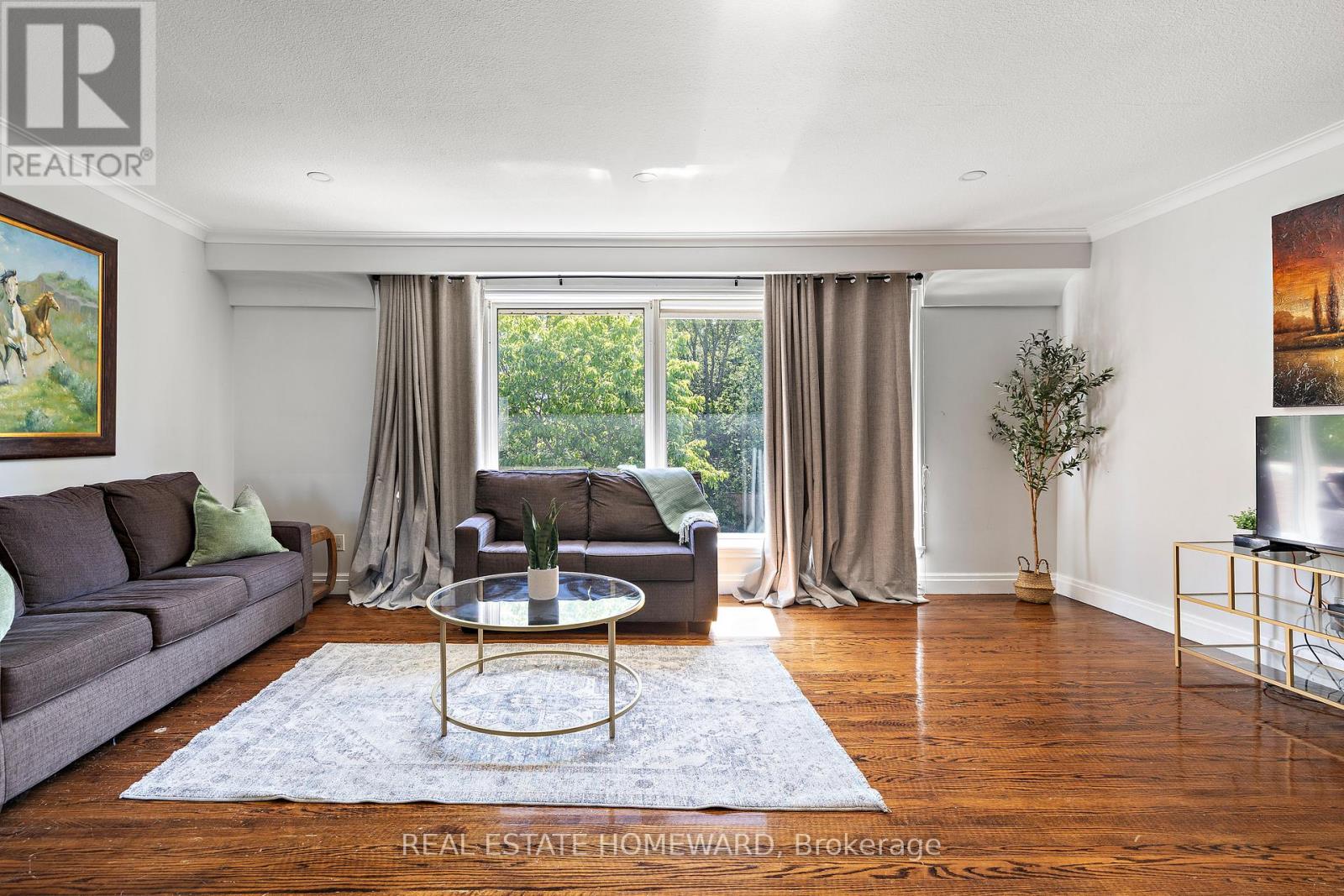 85 LETCHWORTH CRESCENT - 4