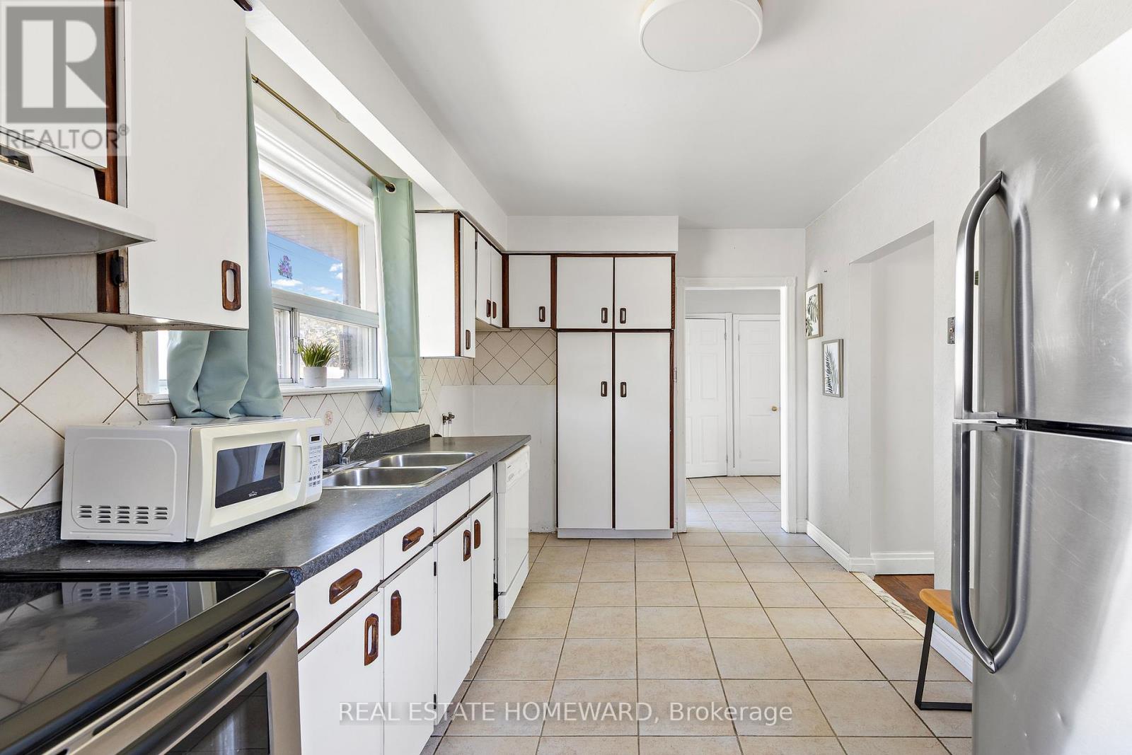 85 LETCHWORTH CRESCENT - 8