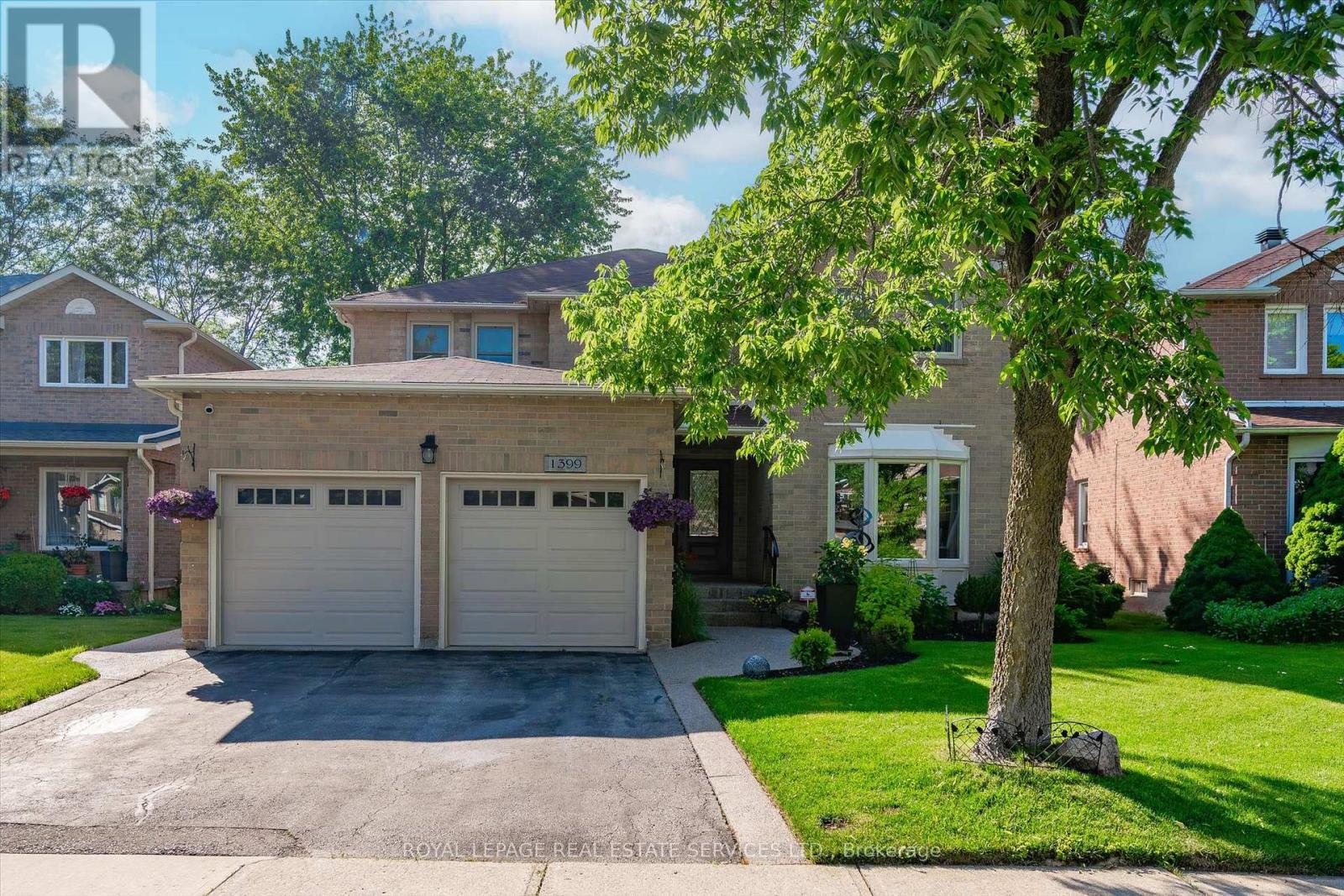 An Ideal Glen Abbey Setting Surrounded by Trails!