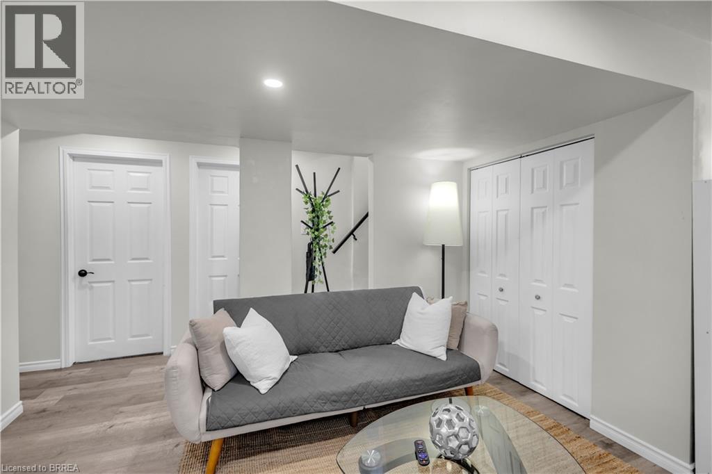 450 HIGHLAND Road E - 19