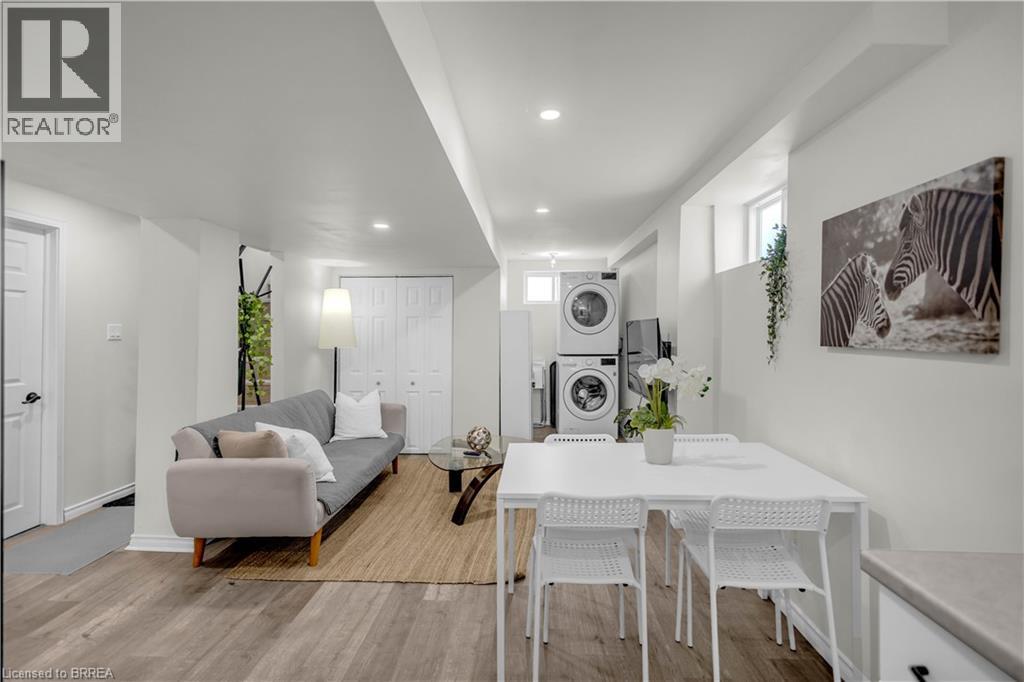 450 HIGHLAND Road E - 21