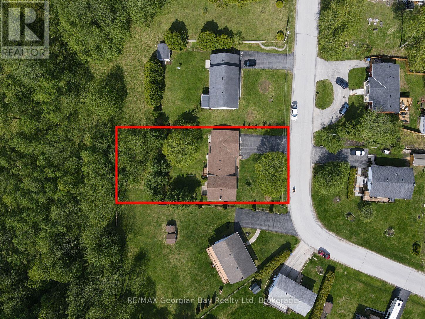63 LEPAGE DRIVE - 33