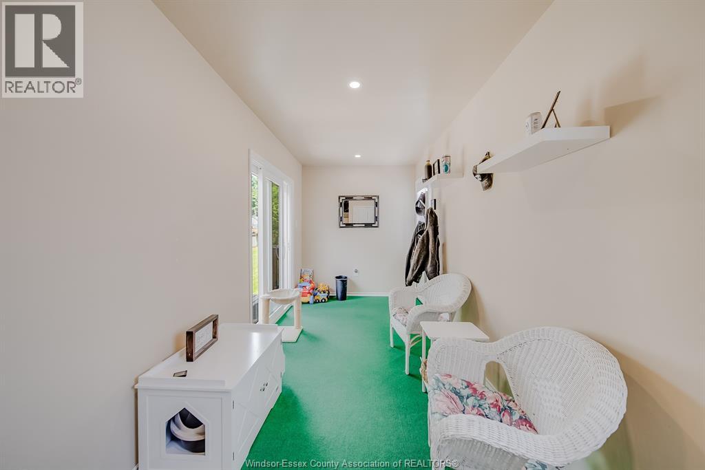 8 SARAH STREET - 24