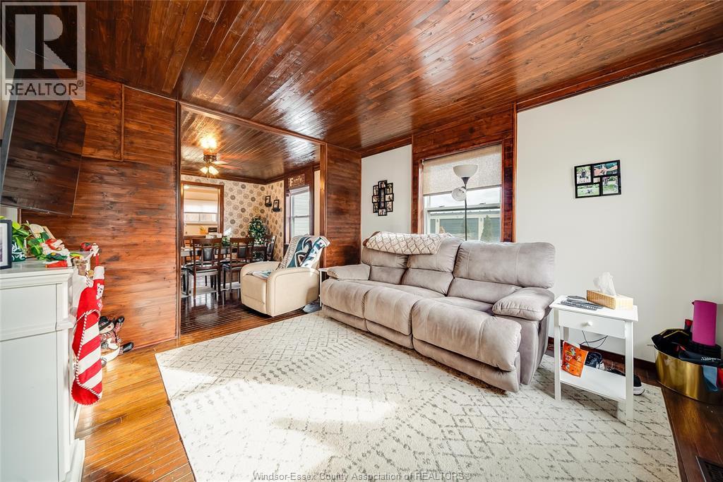8 SARAH STREET - 8