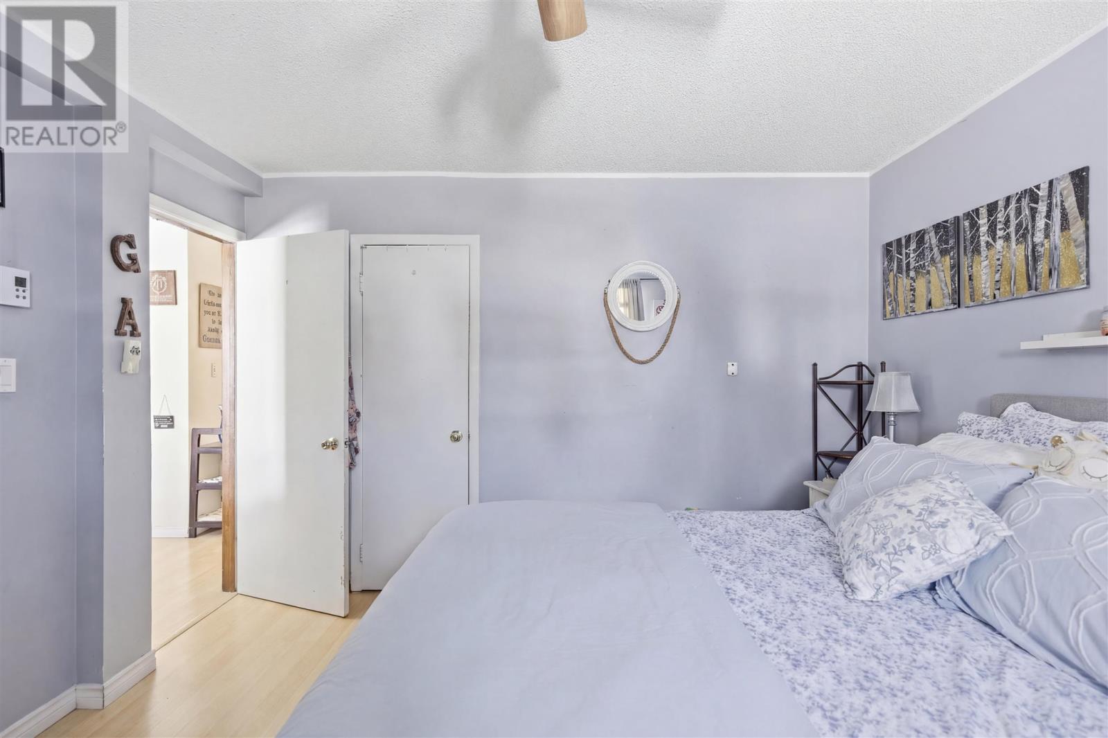 689 Wellington ST W - 12