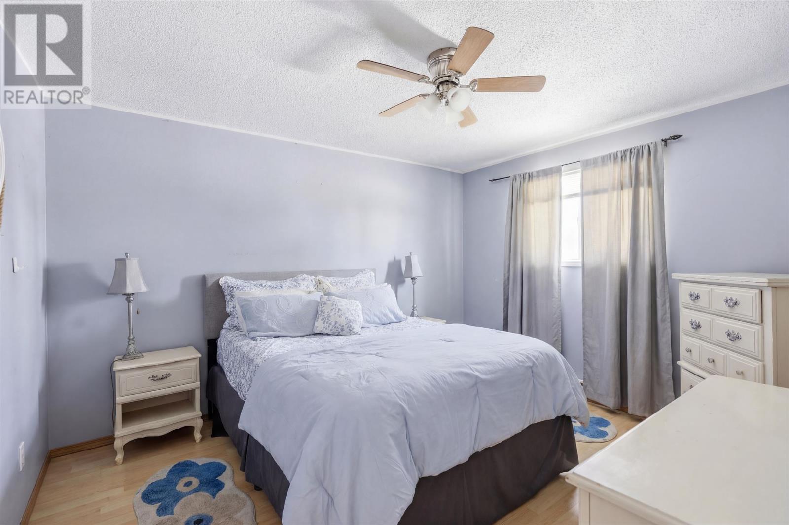 689 Wellington ST W - 13