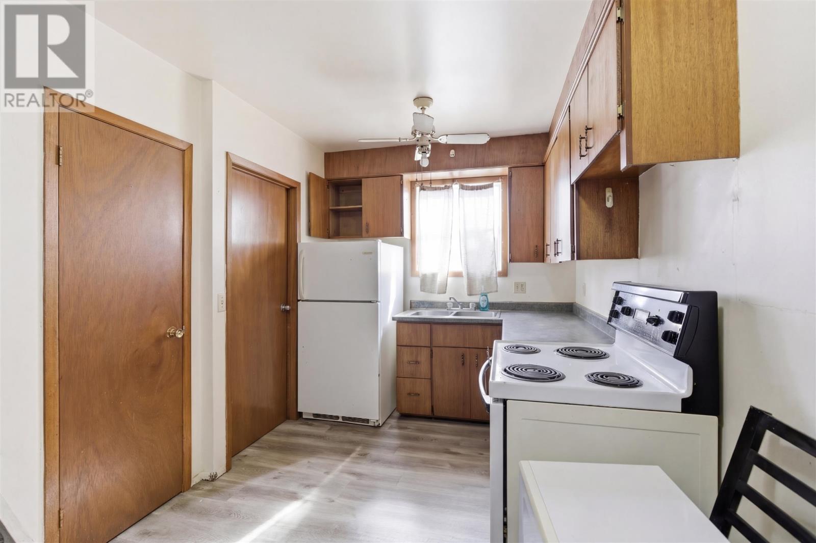 689 Wellington ST W - 25