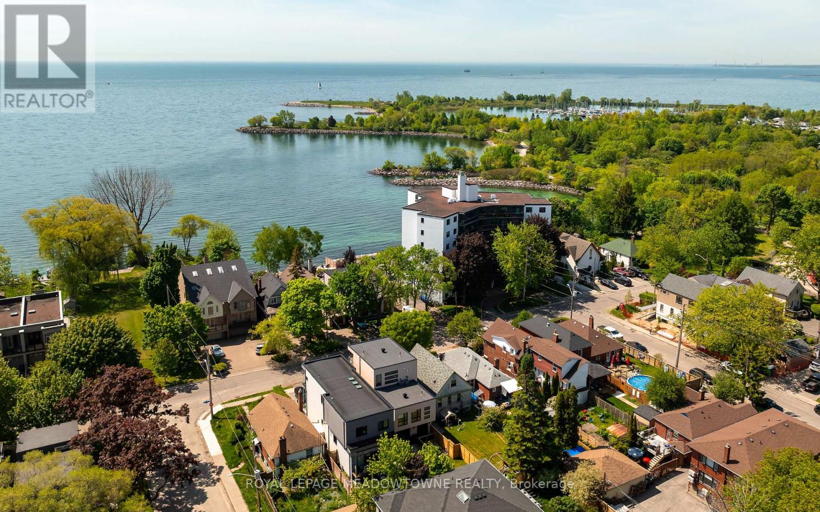 182 LAKESHORE DRIVE - 4