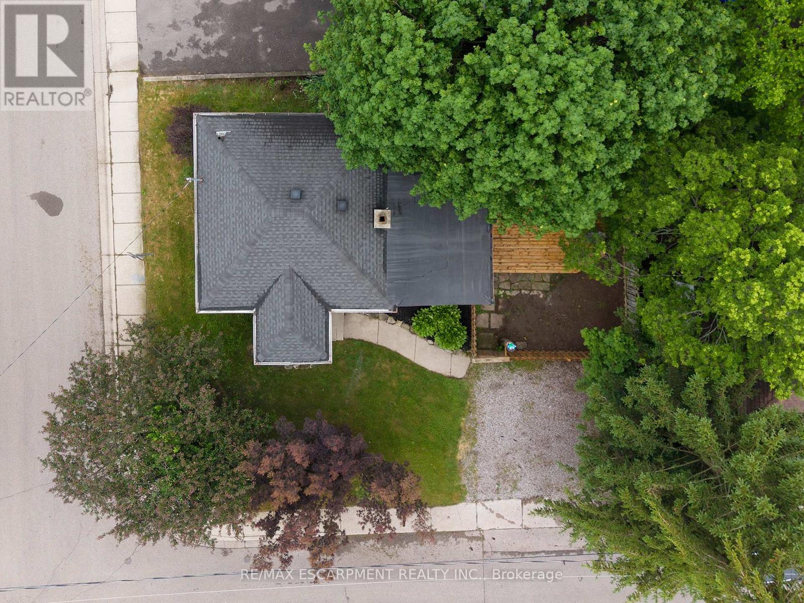 15 MARGUERETTA STREET - 28