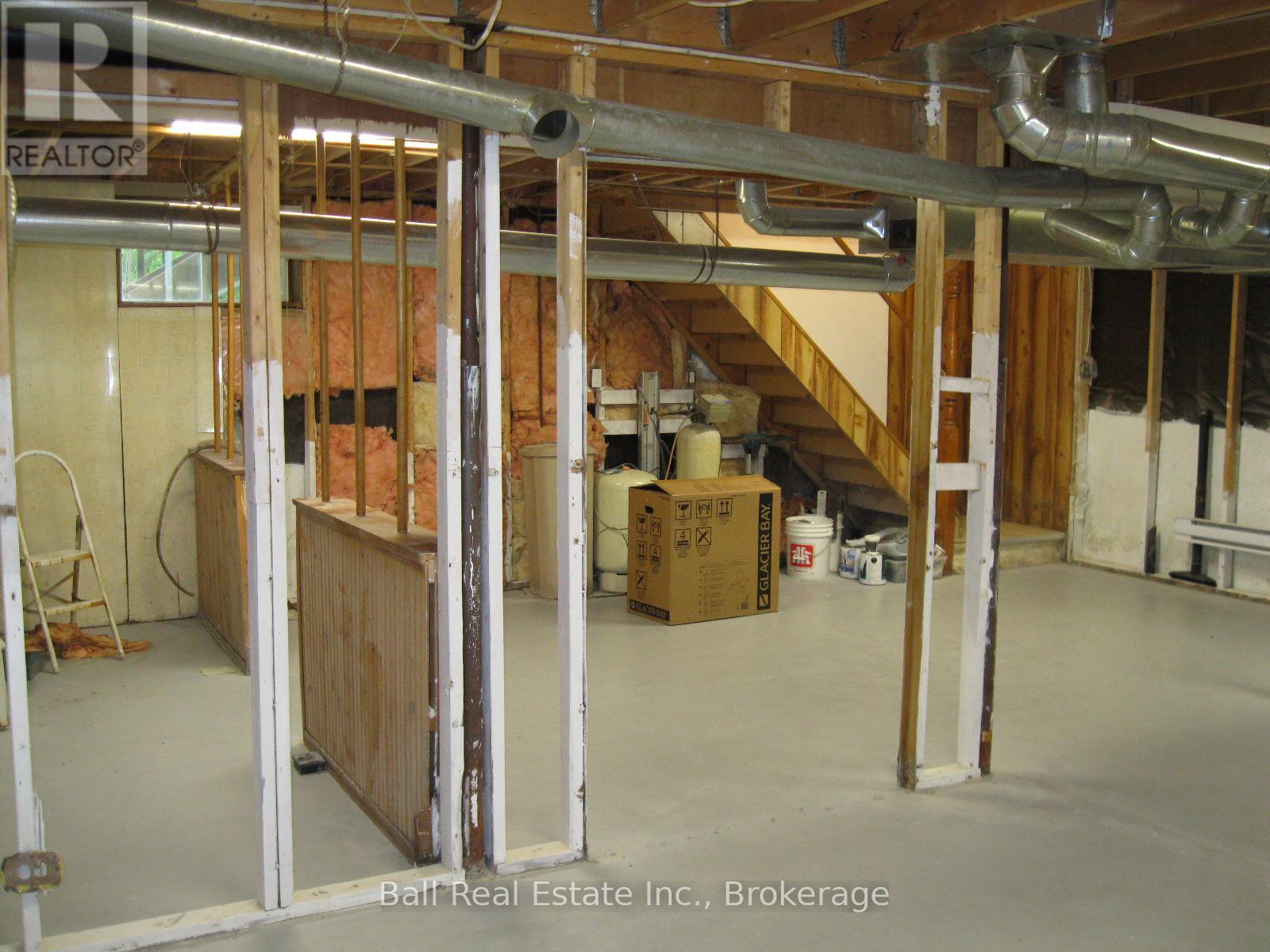 24 MAPLE RIDGE DRIVE - 40