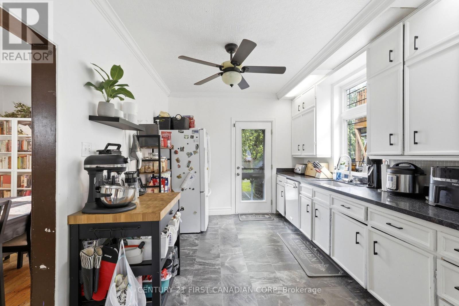 95 MYRTLE STREET N - 11