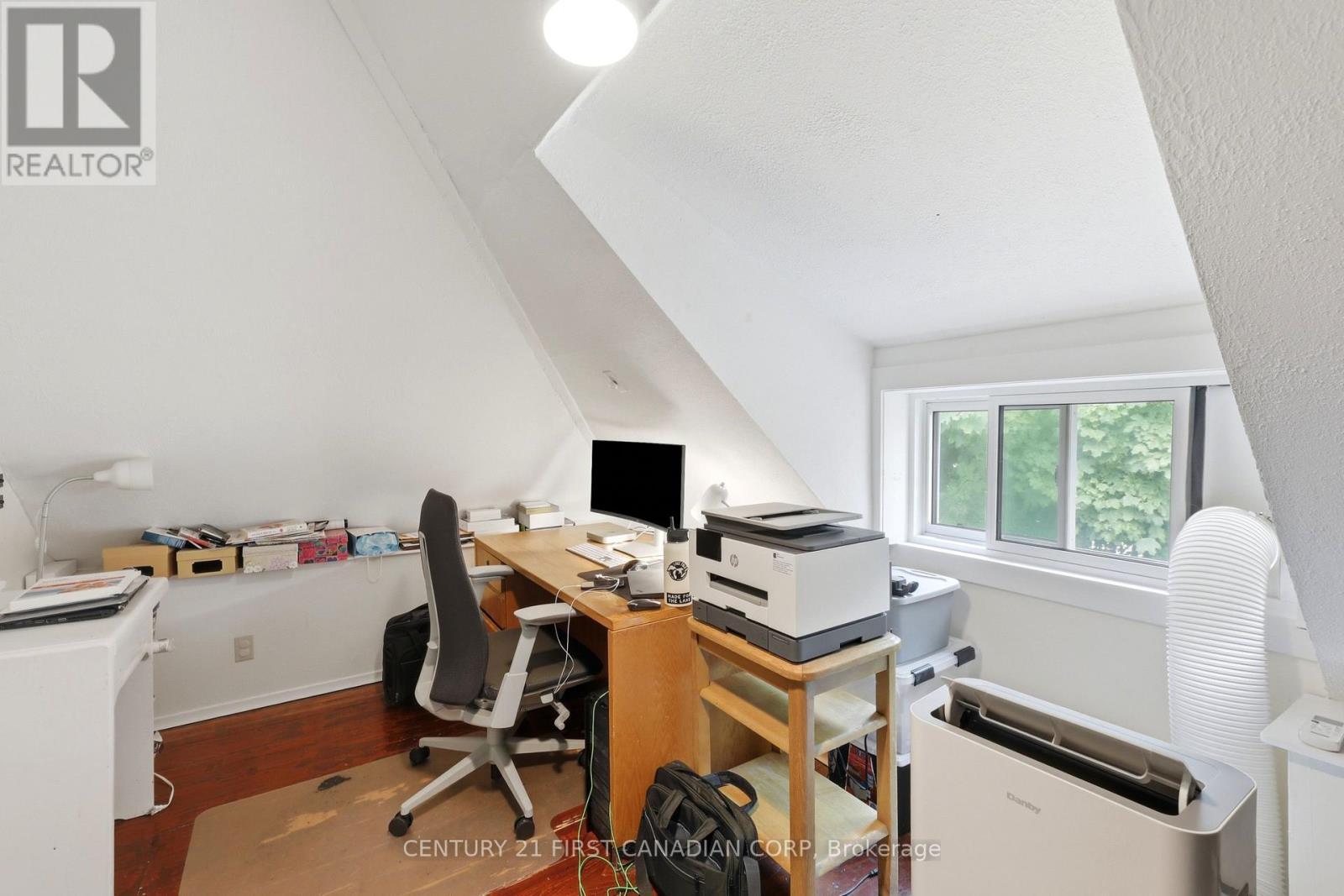 95 MYRTLE STREET N - 29