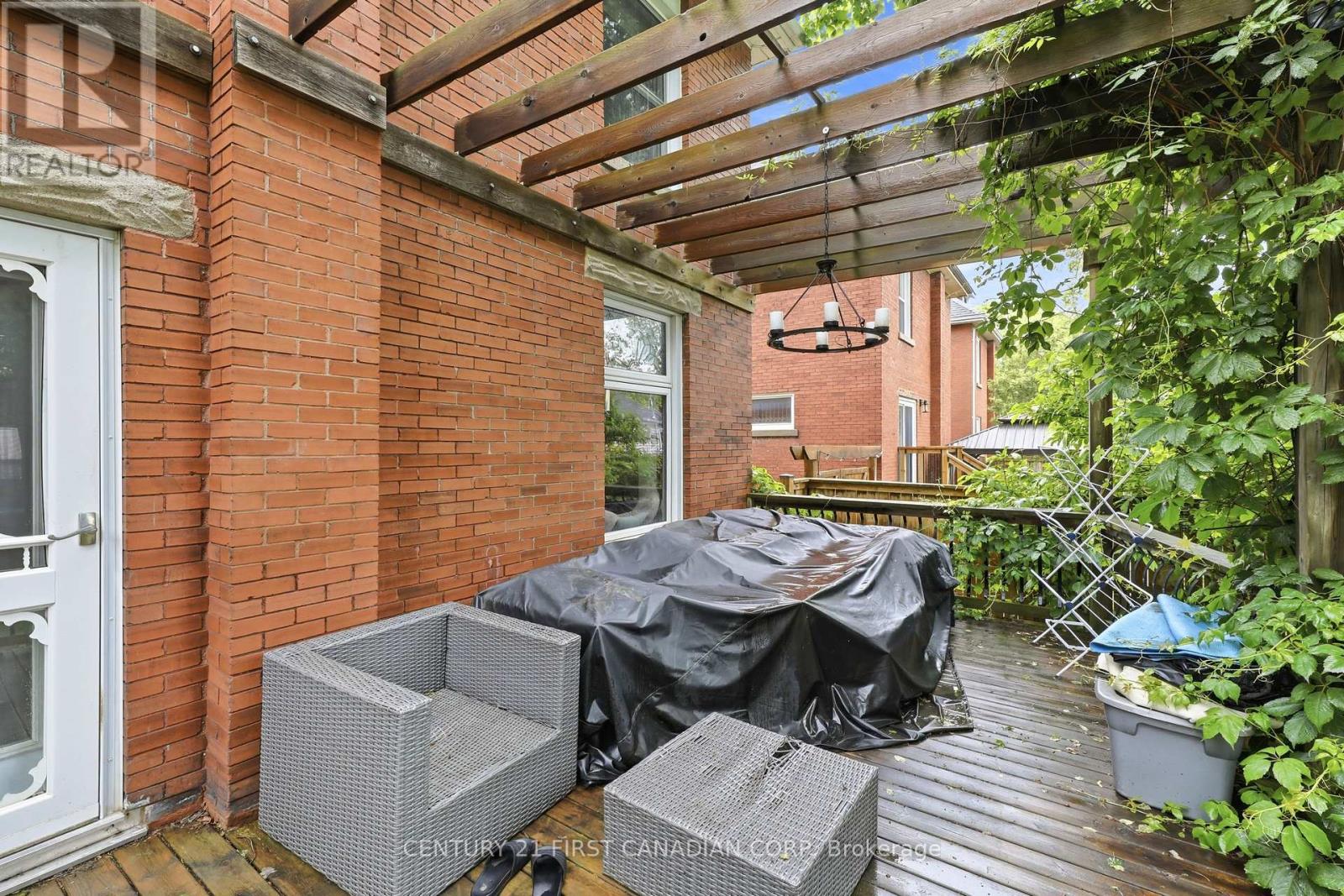 95 MYRTLE STREET N - 40