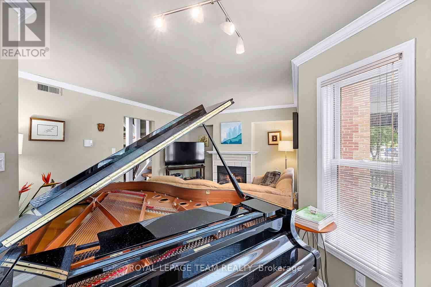 3 Bed, 2 Bath House for Sale in Ottawa – 2 – 220 WILBROD AVENUE, Ottawa – MLS# X13436042 - Image 11