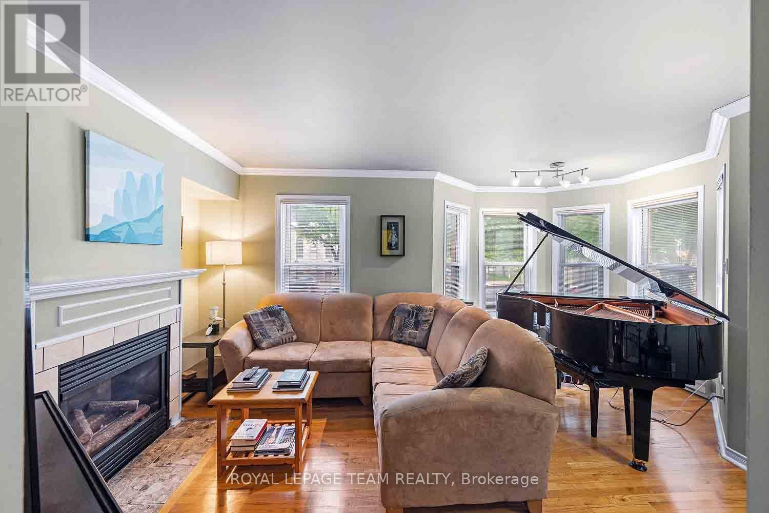 3 Bed, 2 Bath House for Sale in Ottawa – 2 – 220 WILBROD AVENUE, Ottawa – MLS# X13436042 - Image 7