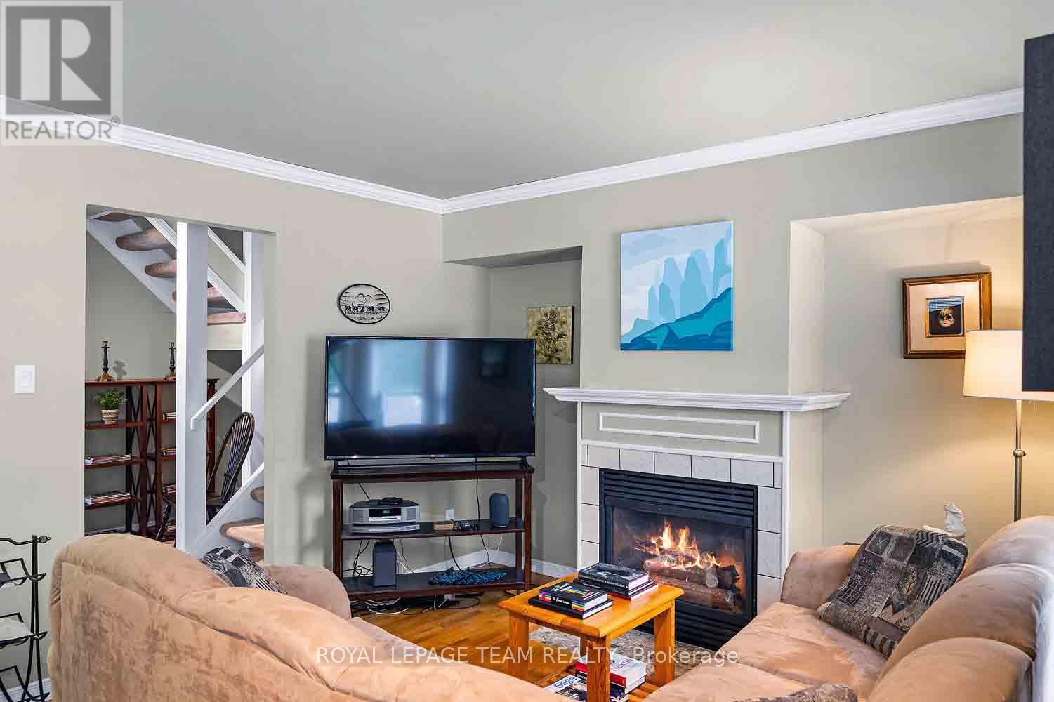 3 Bed, 2 Bath House for Sale in Ottawa – 2 – 220 WILBROD AVENUE, Ottawa – MLS# X13436042 - Image 9