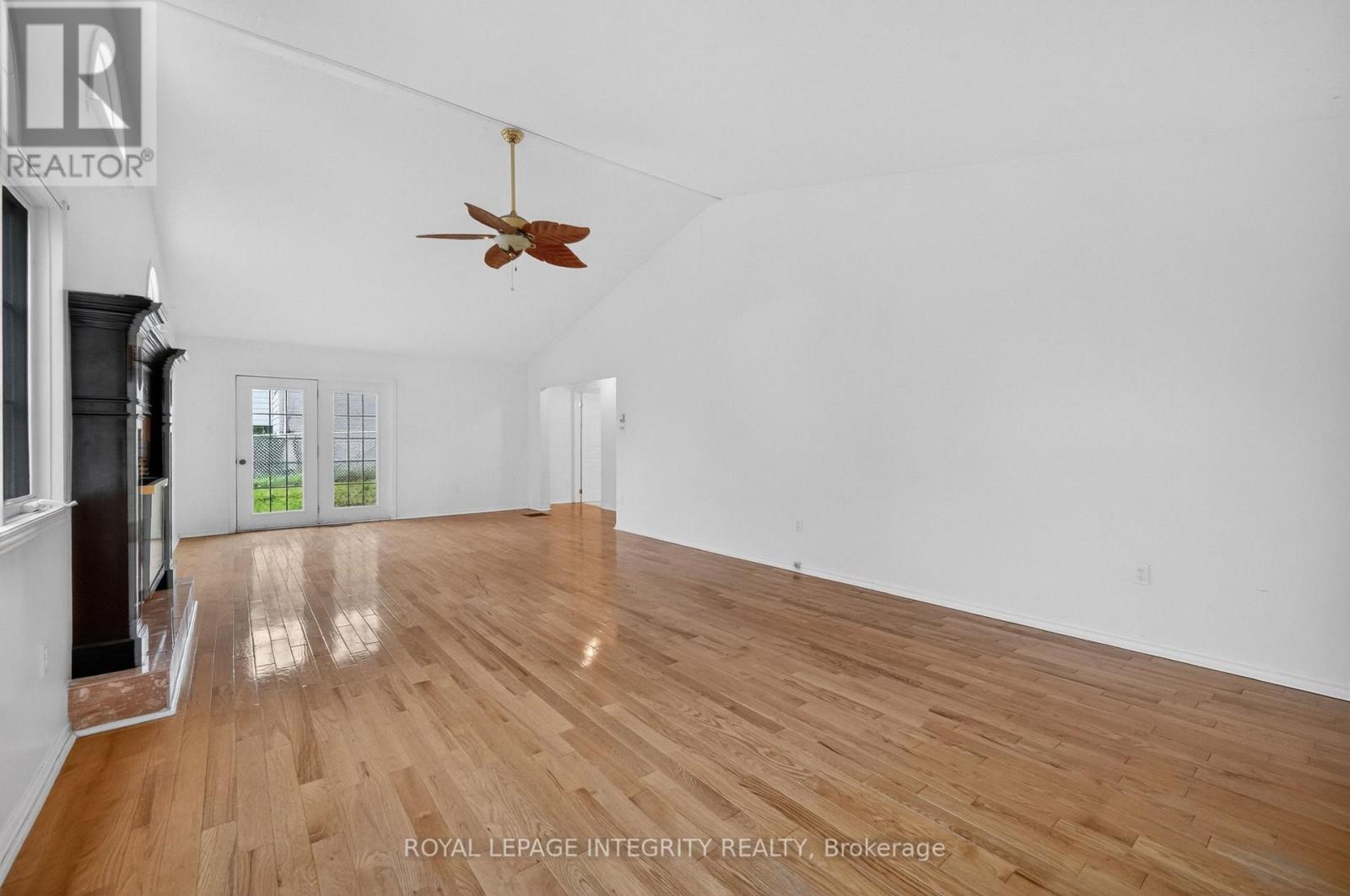 46 ST REMY DRIVE — photo 8 of 50