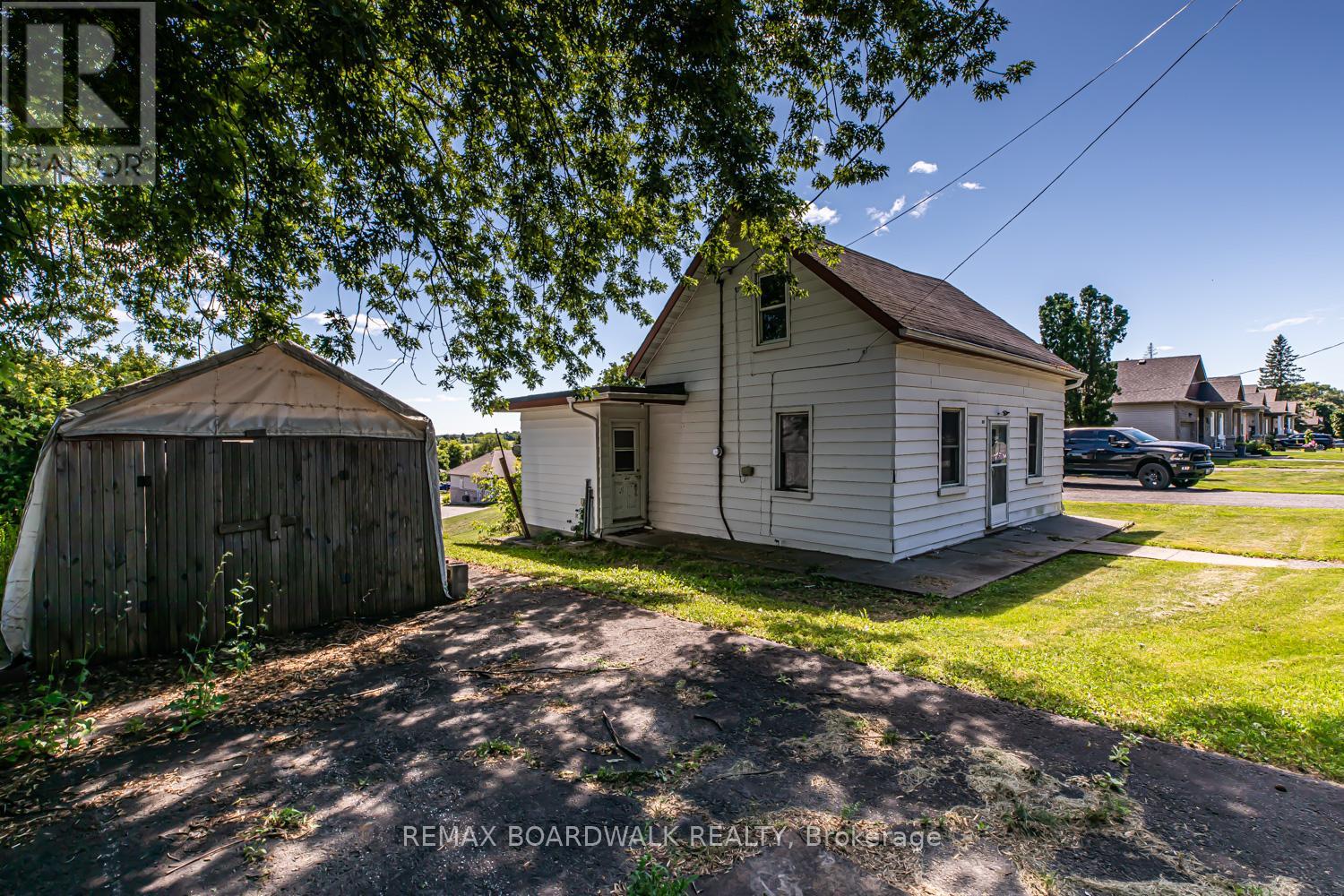 303-307 DONALD B MUNRO DRIVE — photo 4 of 10