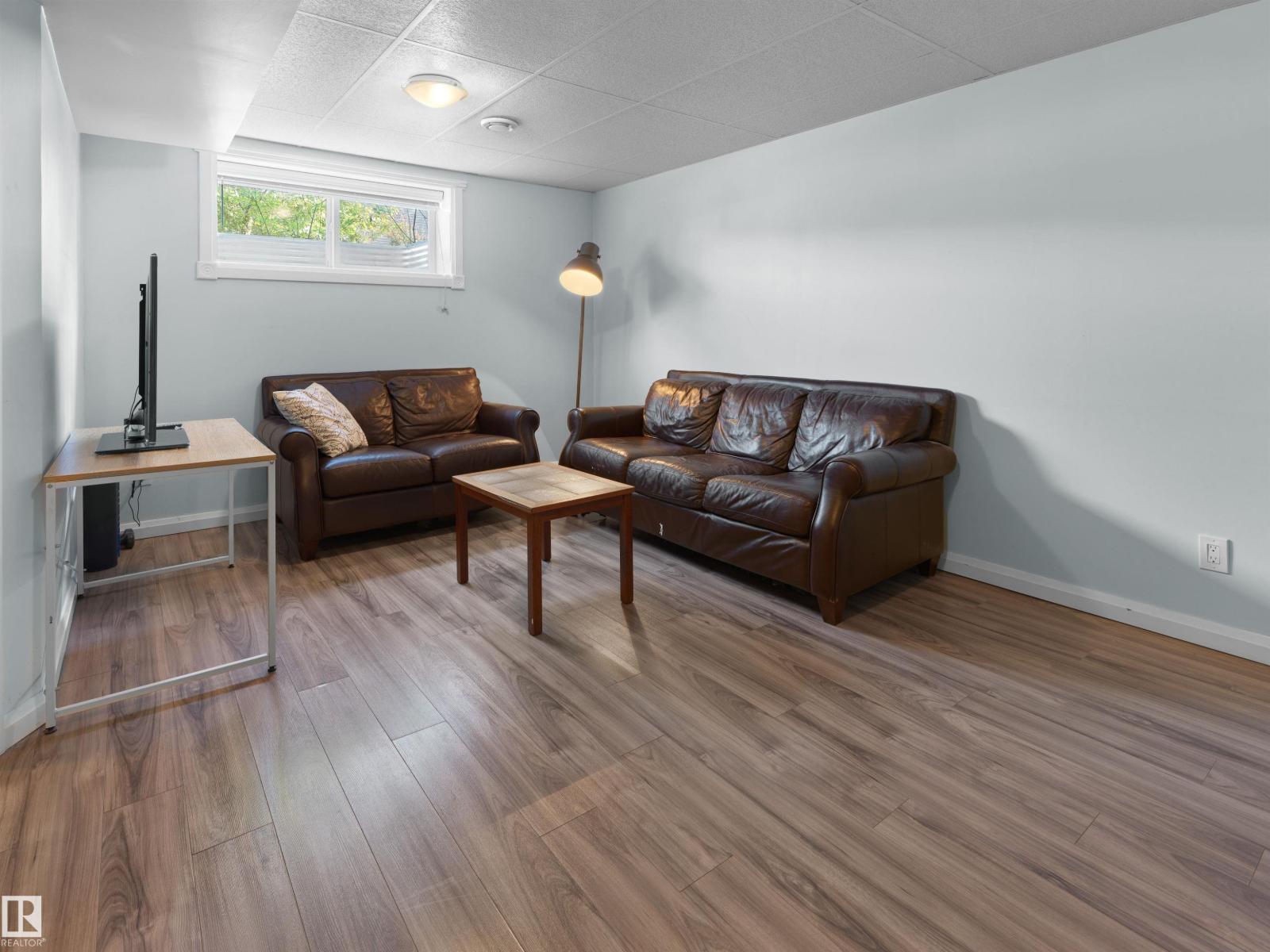 10607 62 AV NW - 19
