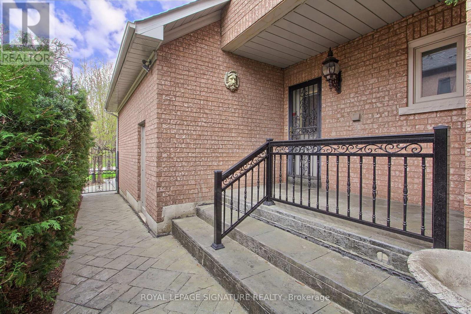 70 GRAYDON CRESCENT - 46