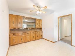 Hobby room - 377 Main Street, Oakbank, MB R5N0N9 Photo 9
