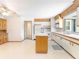 Laundry room - 377 Main Street, Oakbank, MB R5N0N9 Photo 10