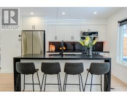 16 Habibi Lane, Toronto, ON M6E1N1 Photo 11