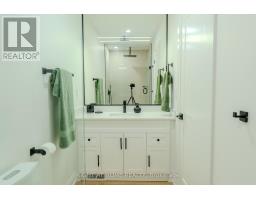 16 Habibi Lane, Toronto, ON M6E1N1 Photo 17