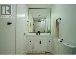 16 Habibi Lane, Toronto, ON M6E1N1 Photo 24