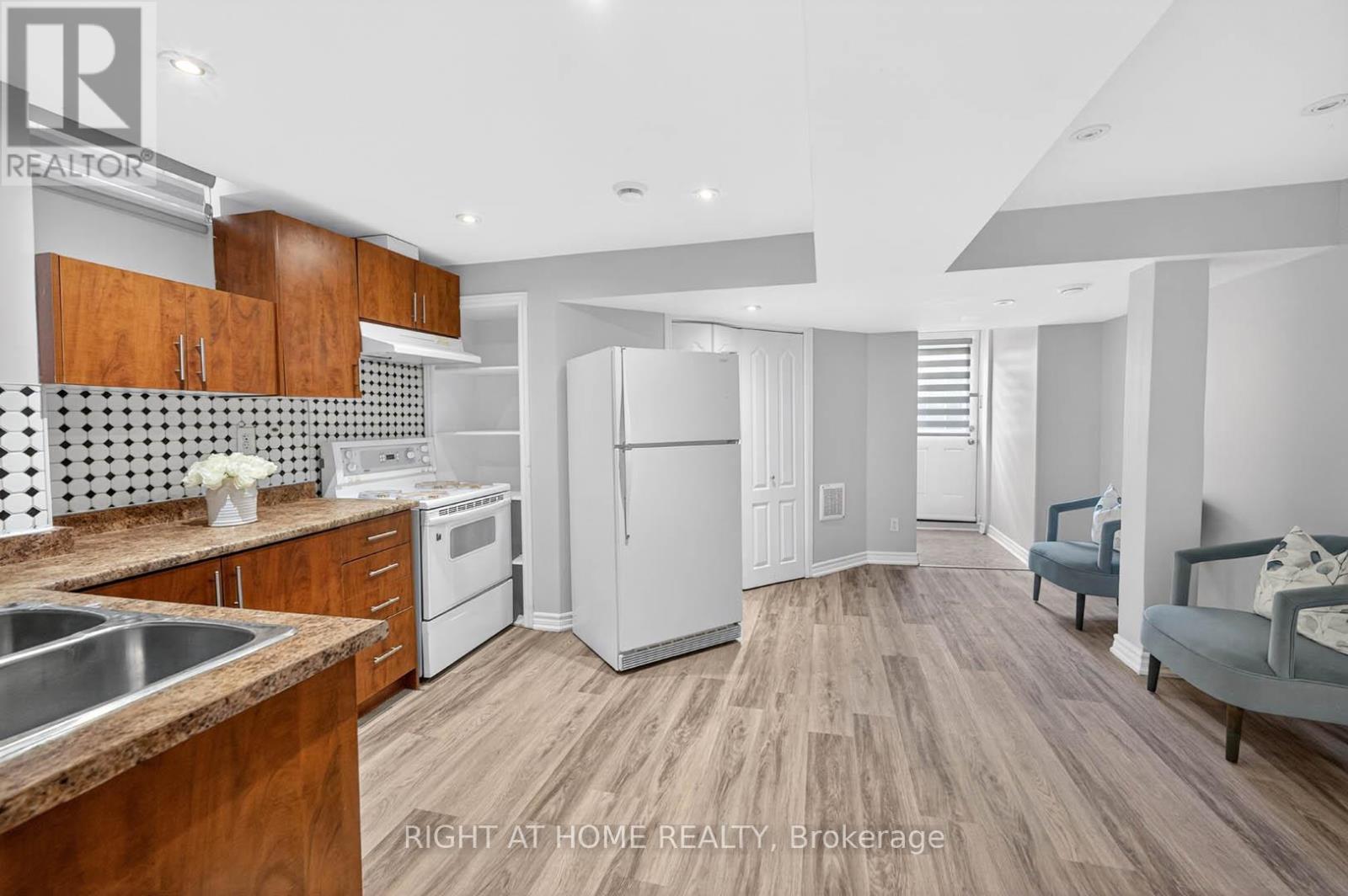 36 EARLSBRIDGE BOULEVARD - 36