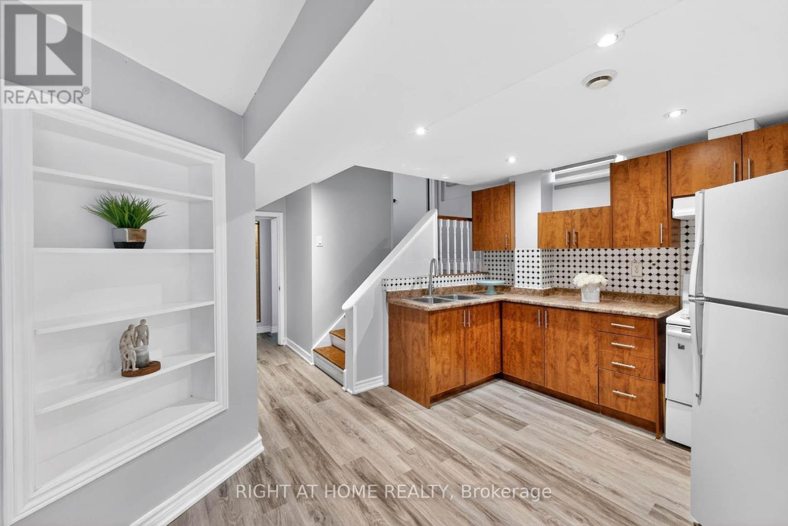 36 EARLSBRIDGE BOULEVARD - 40