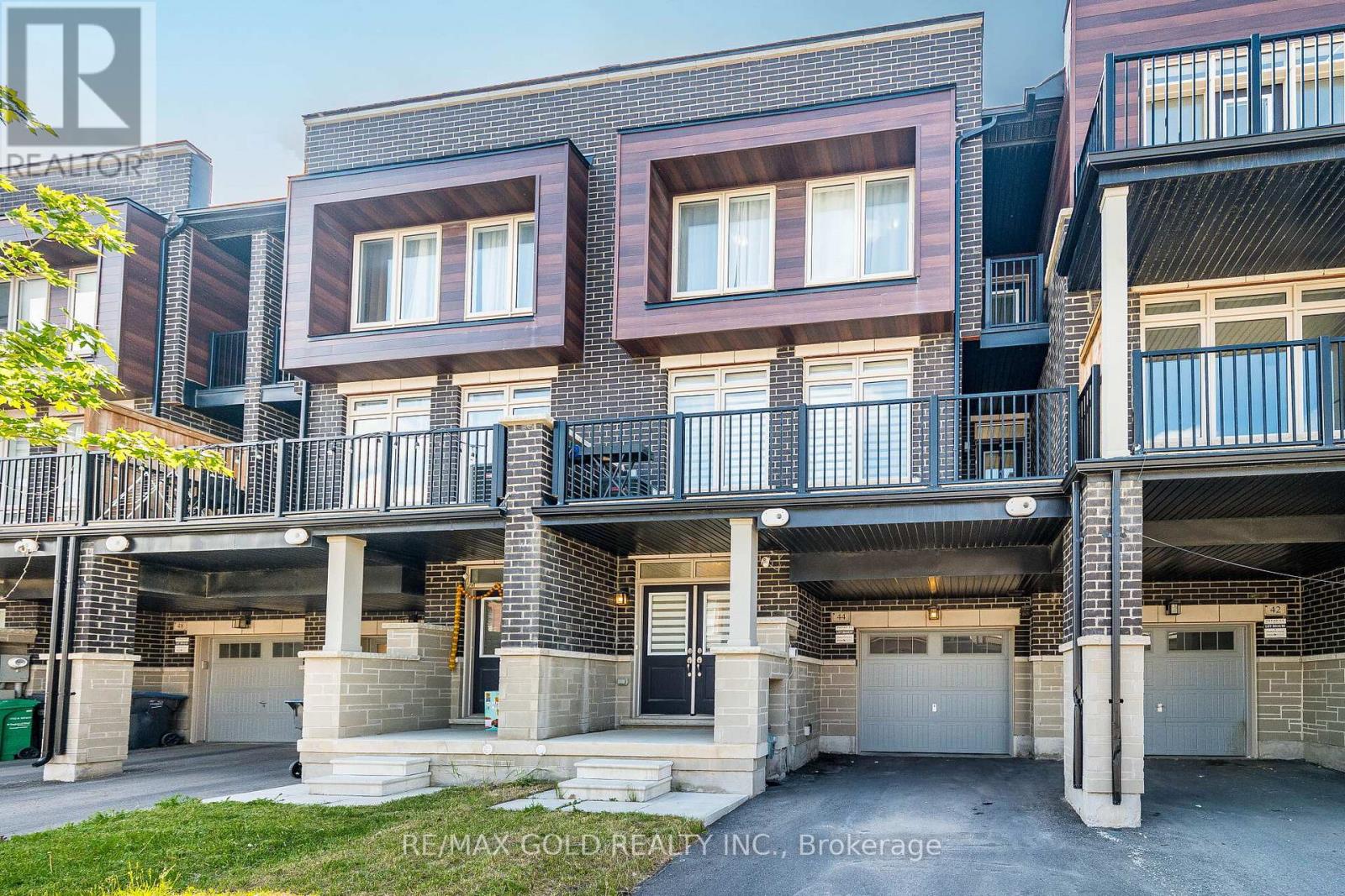 44 DONALD FICHT CRESCENT - 1