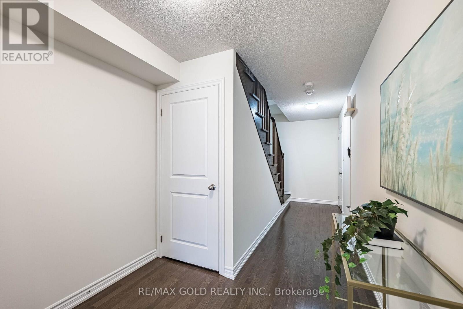 44 DONALD FICHT CRESCENT - 10