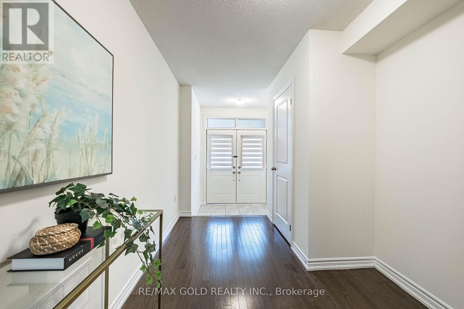 44 DONALD FICHT CRESCENT - 11