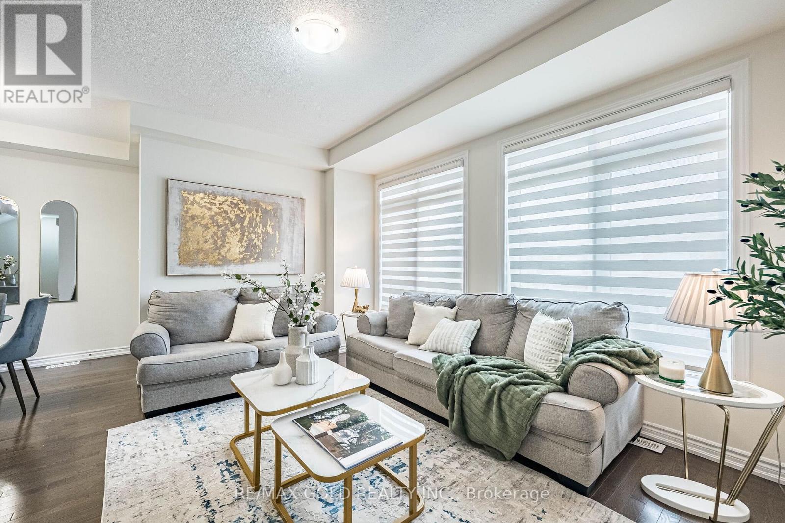 44 DONALD FICHT CRESCENT - 18