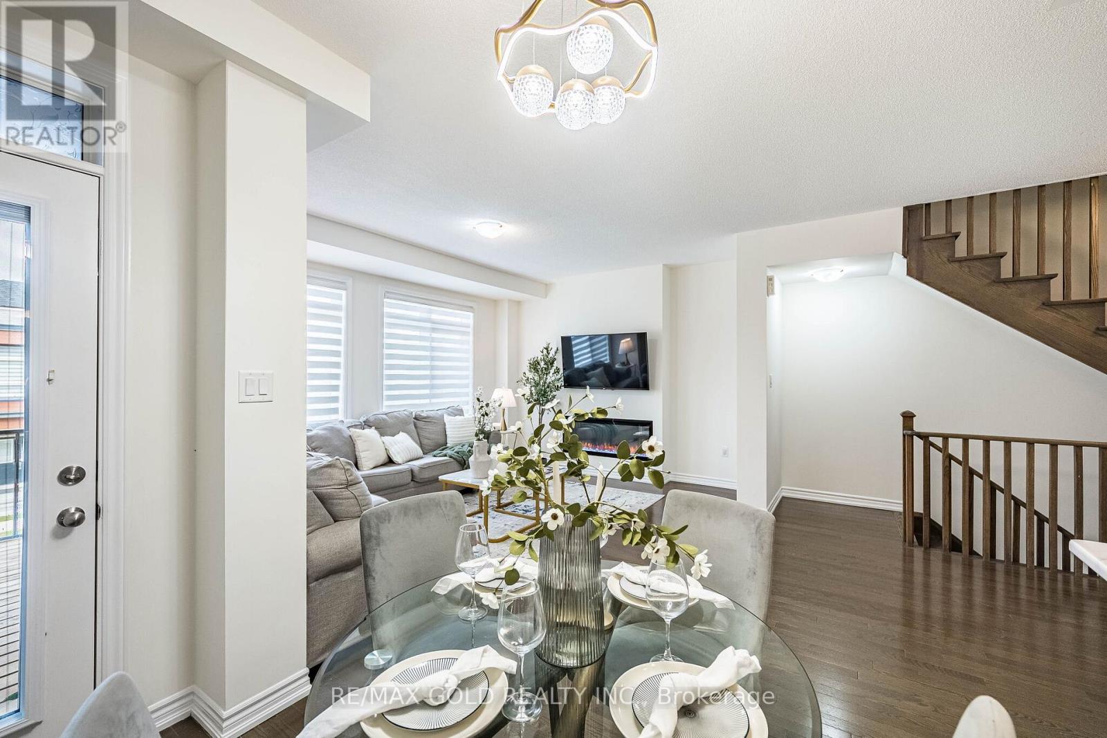 44 DONALD FICHT CRESCENT - 19
